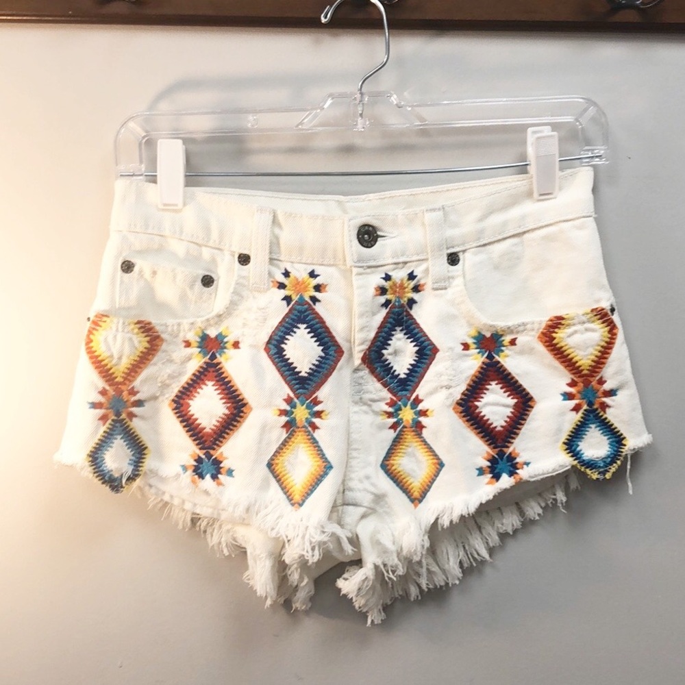 CARMAR | White Embroidered Denim Daisy Dukes, size 25